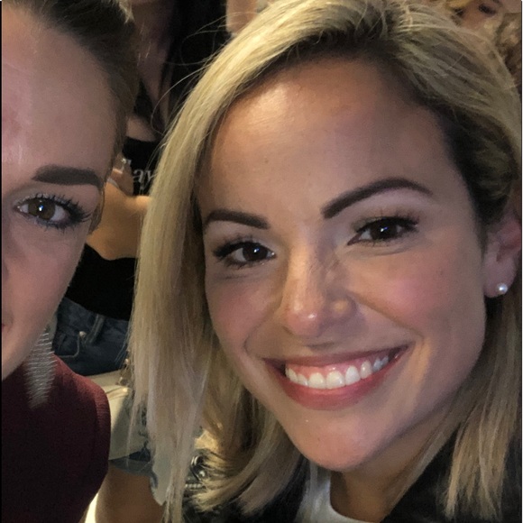 Meet your Posher, Danielle - Picture 1 of 1